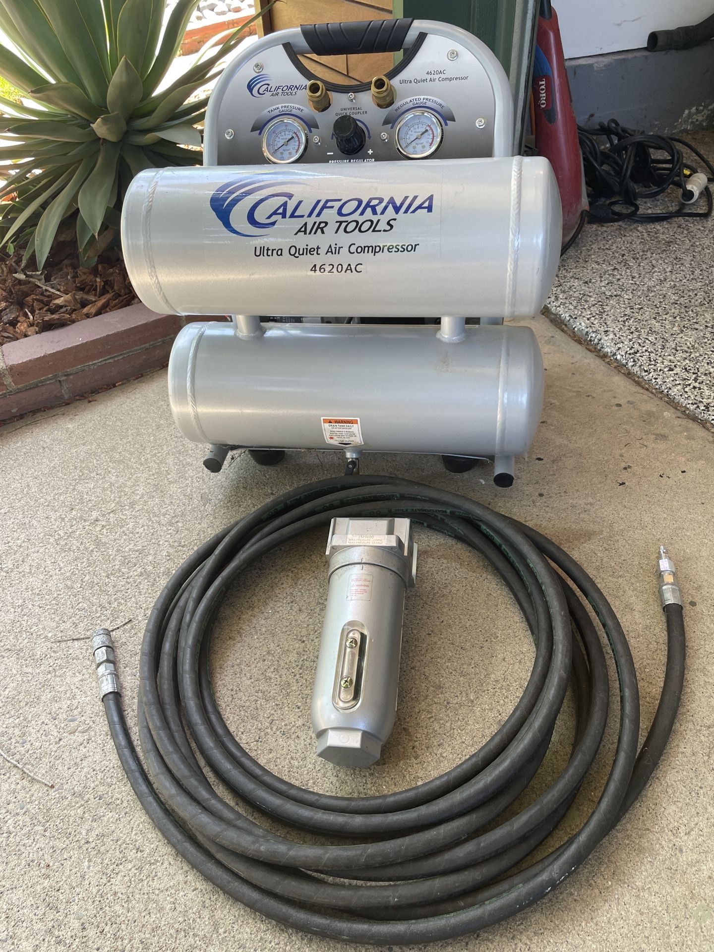 California Air Tools 4620AC 2.0 HP Ultra Quiet And Oil-Free 4.6 Gal. Like New