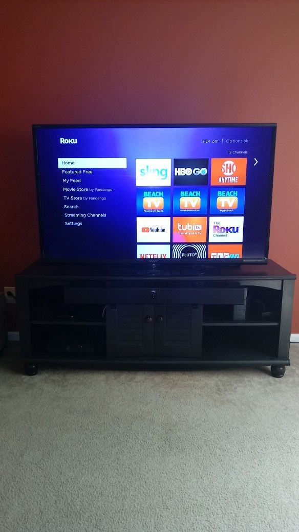 SELLING MY 60 INCH SMART SHARP AQUIOS TV