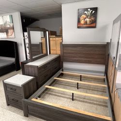 4 Pcs Queen Bedroom Set NEW