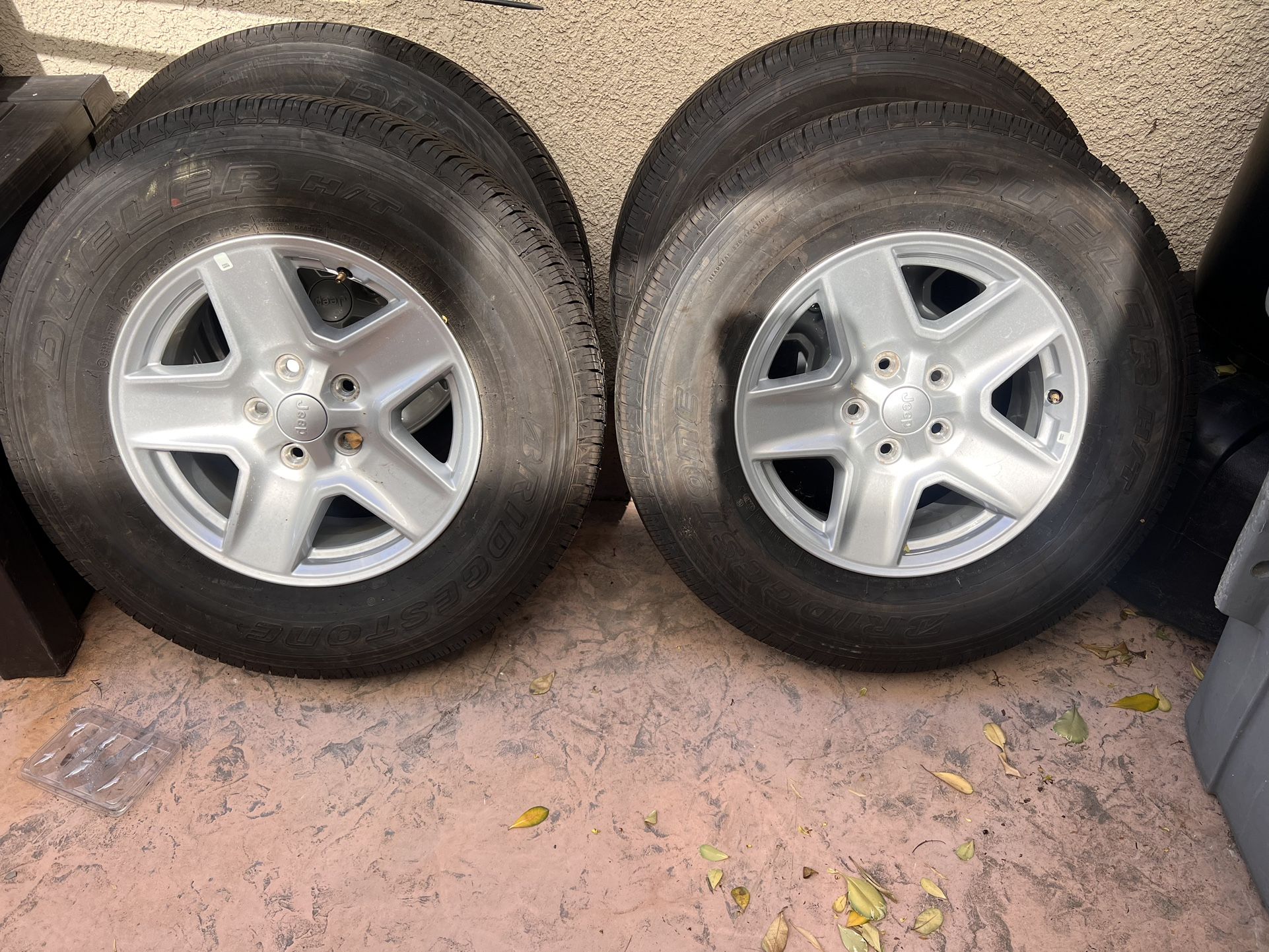 Jeep Gladiator Wheels// Excellent Condition. 