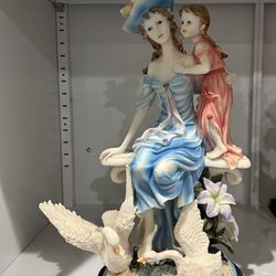 Figurine Decor