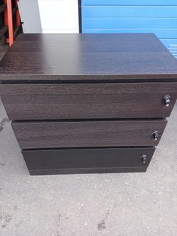 IkeaI 3 drawers dresser