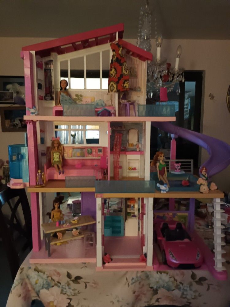 BARBIE DREAMHOUSE/FURNISHED/4 BARBIES