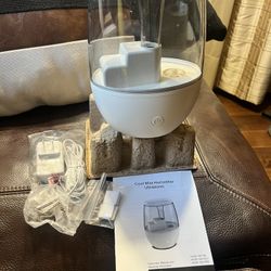 Aromatherapy humidifier with oil tray. Simple design. Enhances air quality, aroma tray. Great for a small space   New in box. See pictures 