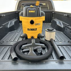 DEWALT Stealthsonic Quiet 12-Gallon 5.5 HP Corded Wet/Dry Shop Vacuum w/Accessories