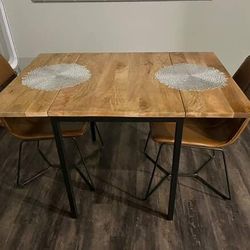 Dining Room Table Wooden W Leather Chairs