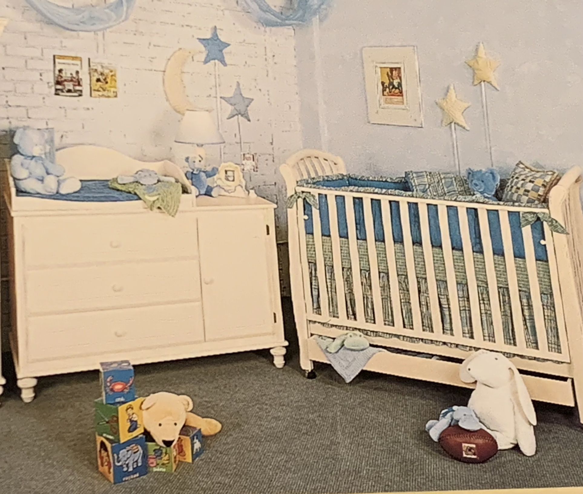 Nursery Crib & Dresser Set - Bellini Baby