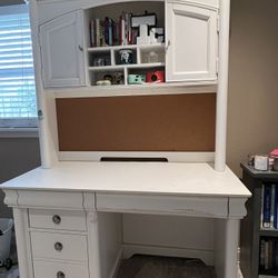 RTG Desk & Hutch