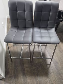 Brand new bar stools/ high chair