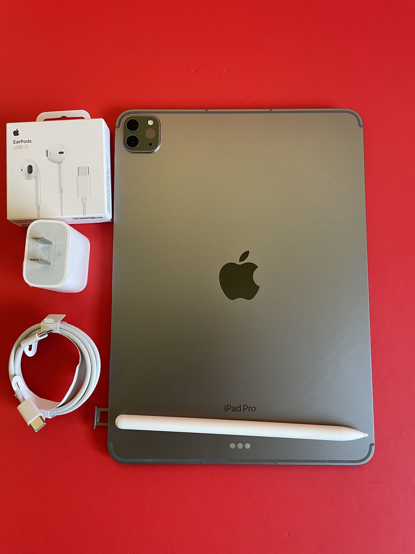 128GB Apple IPad Pro 11” 4th Generation (2022 Model / M2 chip) Wi-Fi + Cellular (5G Unlocked) Keyboard, Pen & Accessories 