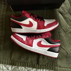 Jordan 1 Low Bulls