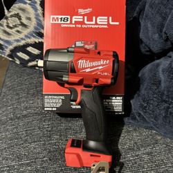 M18 FUEL GEN-2 18V Lithium-lon Brushless Cordless Mid Torque 1/2 in. Impact Wrench F Ring