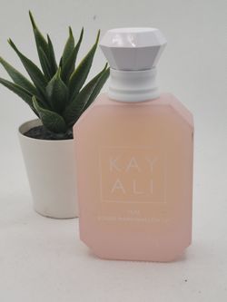 KAYALI 

YUM BOUJEE MARSHMALLOW | 81 Eau de Parfum Intense

1.7 fl ⭐️
