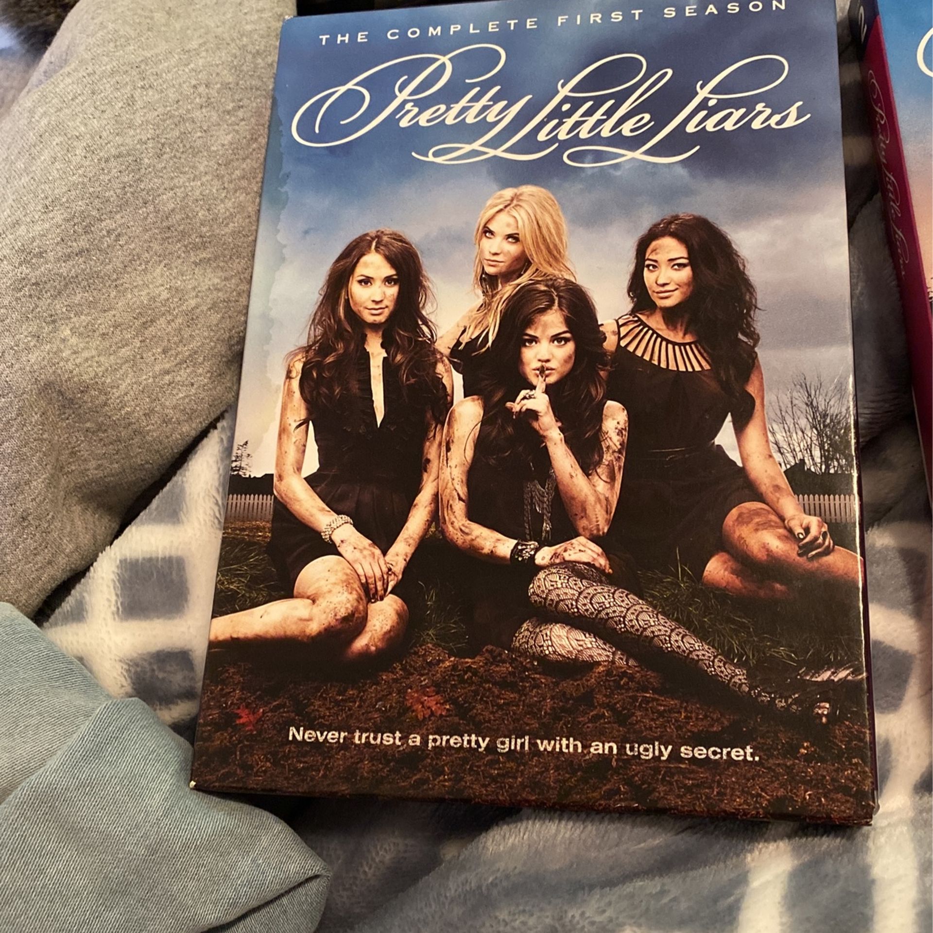 Pretty Little Liars Seasons 1 & 2