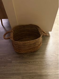 Circle basket 10$