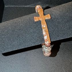 Cross stretchy bracelet