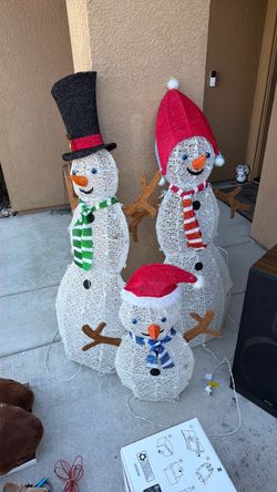 Light-Up Snowman Family Christmas Decoration Set