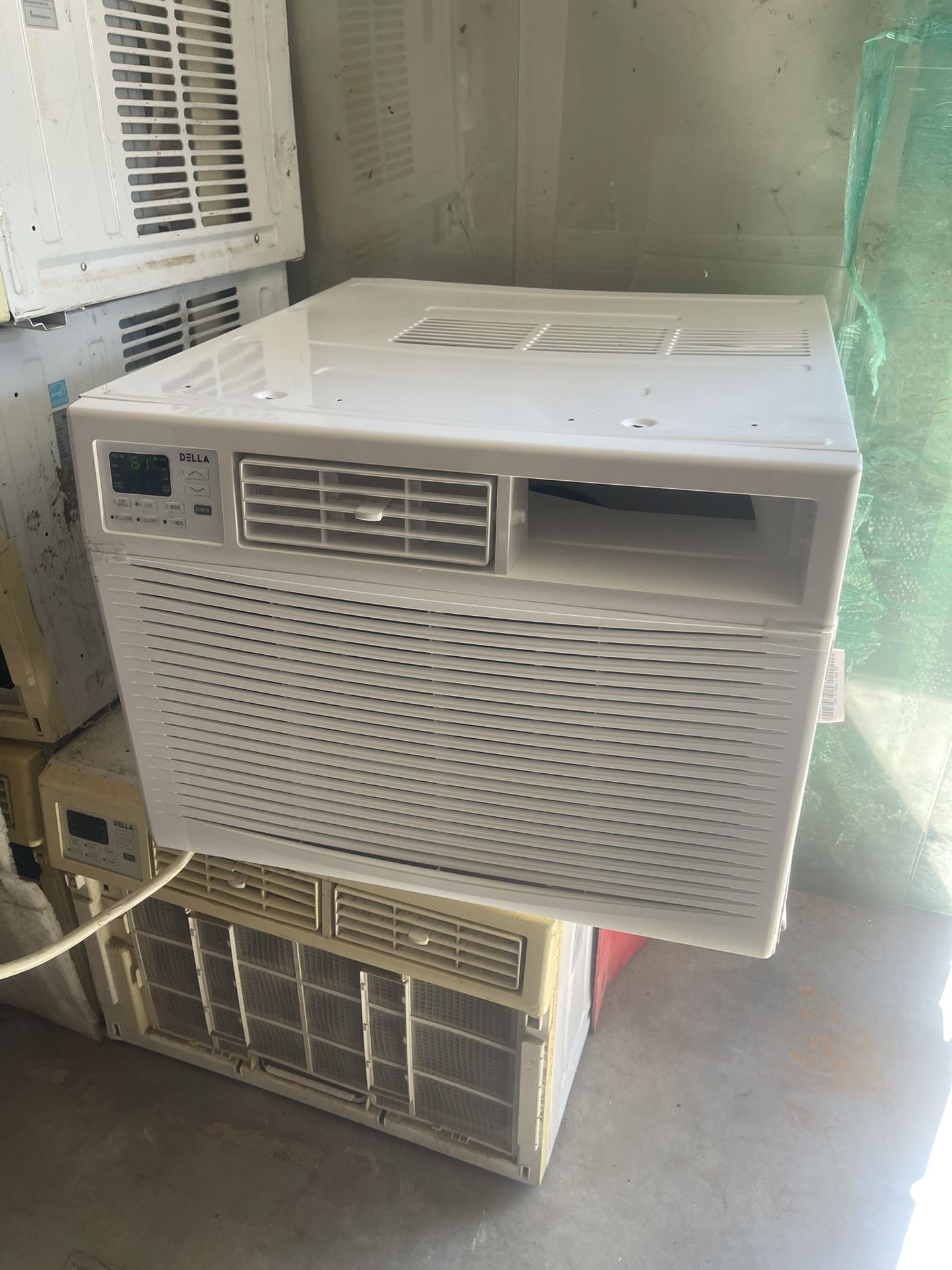 18,000 BTU 230V Window Air Conditioner Cools 1000 Sq. Ft. with Remote Control in White