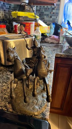 Desk statues