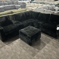 Black Comfy Sectional W/ Console And Ottoman
