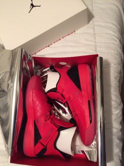 AIR JORDAN XXXIII. SIZE 11