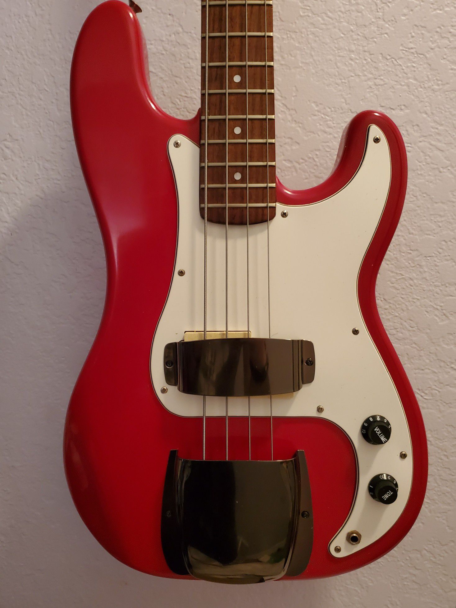 Vintage MIK Hondo precision bass guitar. Fender p bass copy with jazz neck.