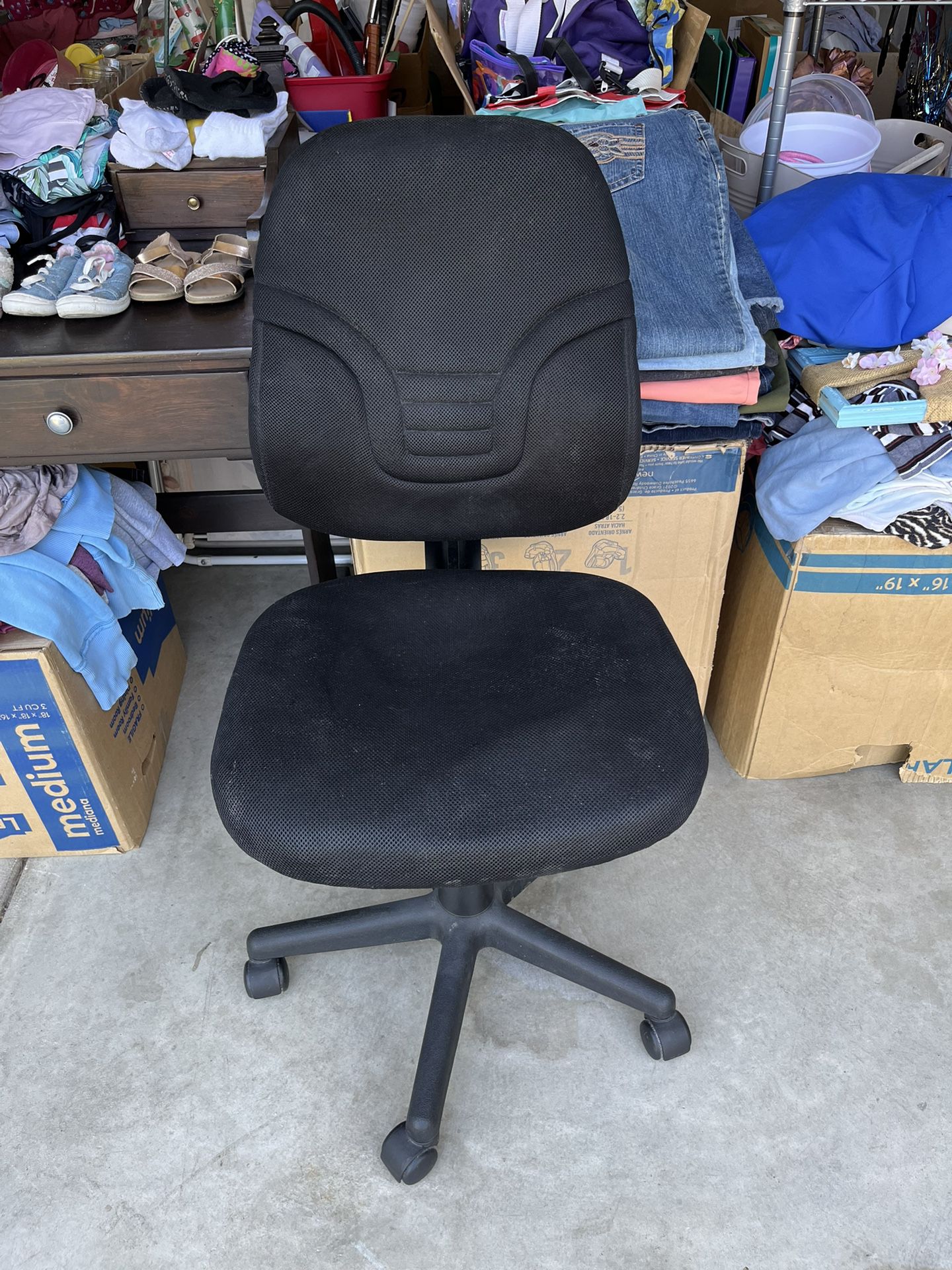 Desk Chair On Wheels $10