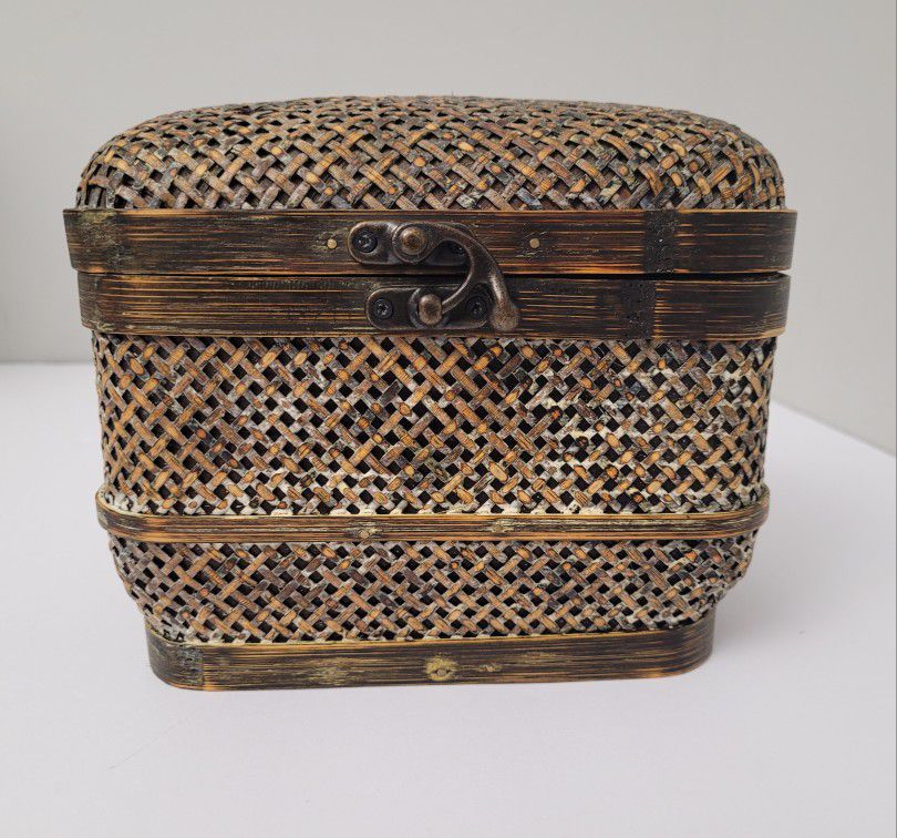 Vintage Trinket Woven Wooden Box With Latch Small 7" X 6" Multicolor Brown Wood