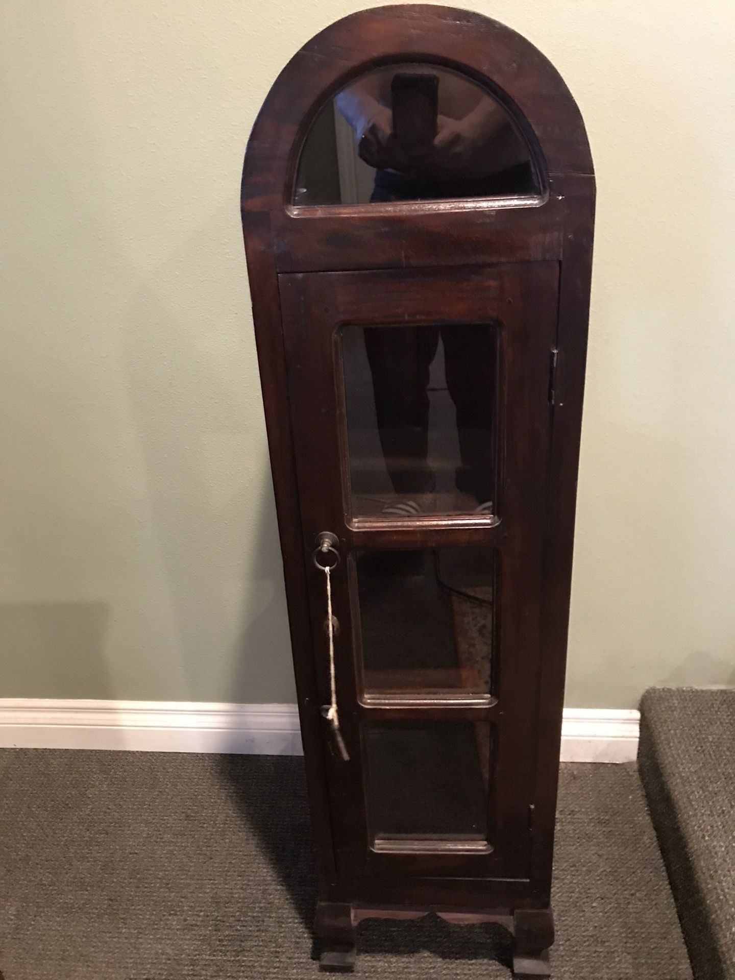 ANTIQUE CURIO CABINET W/Skeleton Key