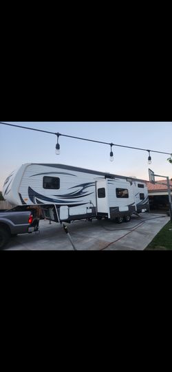 2014 Palomino 35’ 5th Wheel