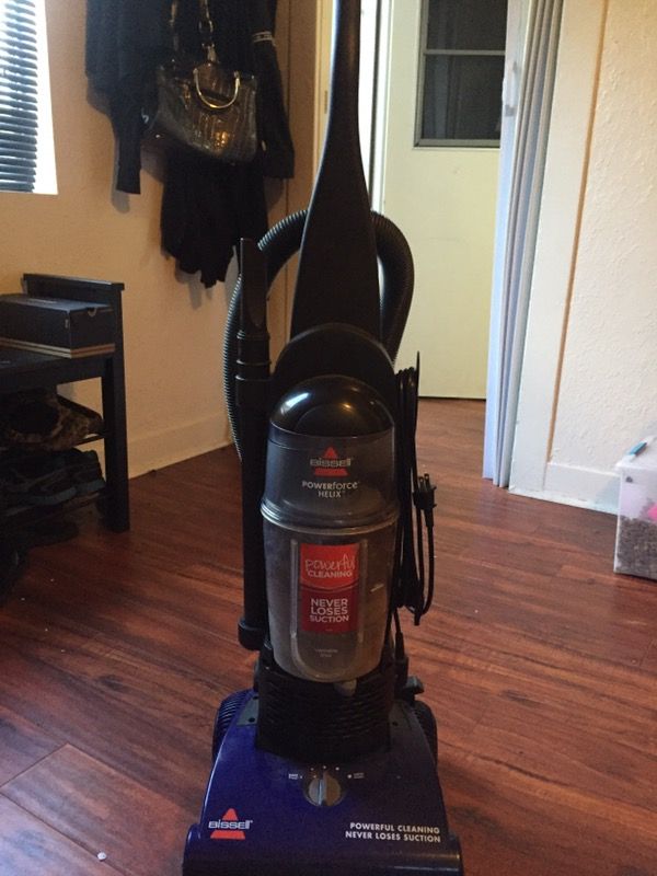 Bissell vacuum- powerforce helix- washable filter- like new- bag less