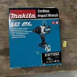 Makita Cordless Impact Wrench 1/2 Inch