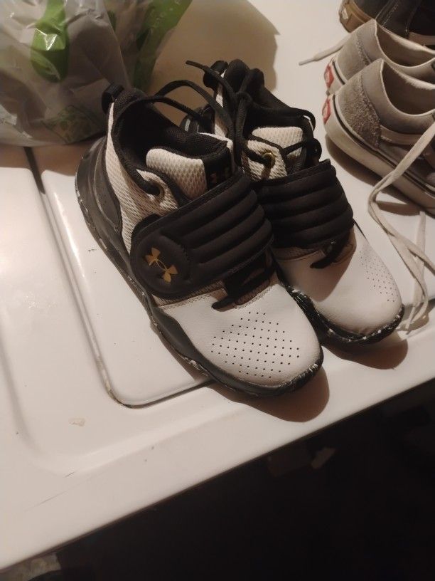 Under Armour Shoe Size 2