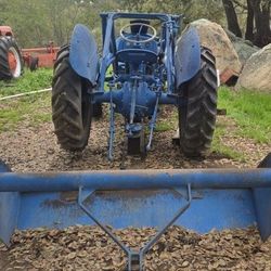 Ford 9N tractor 650$ OBO