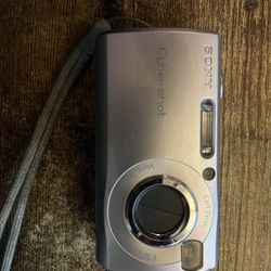 Sony Cyber-shot DSC-S40 4.1MP Digital Camera - Silver Working No SD Card