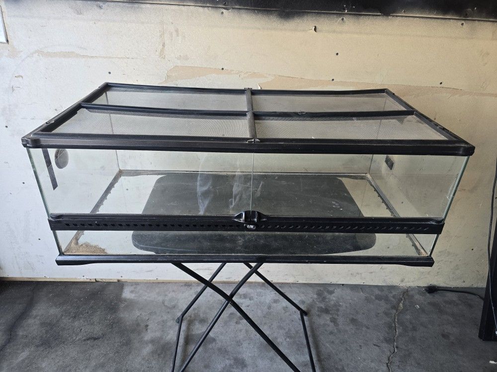 36" Zoo Med Reptile Terrarium
BUNDLE w/ Lights & Accessories