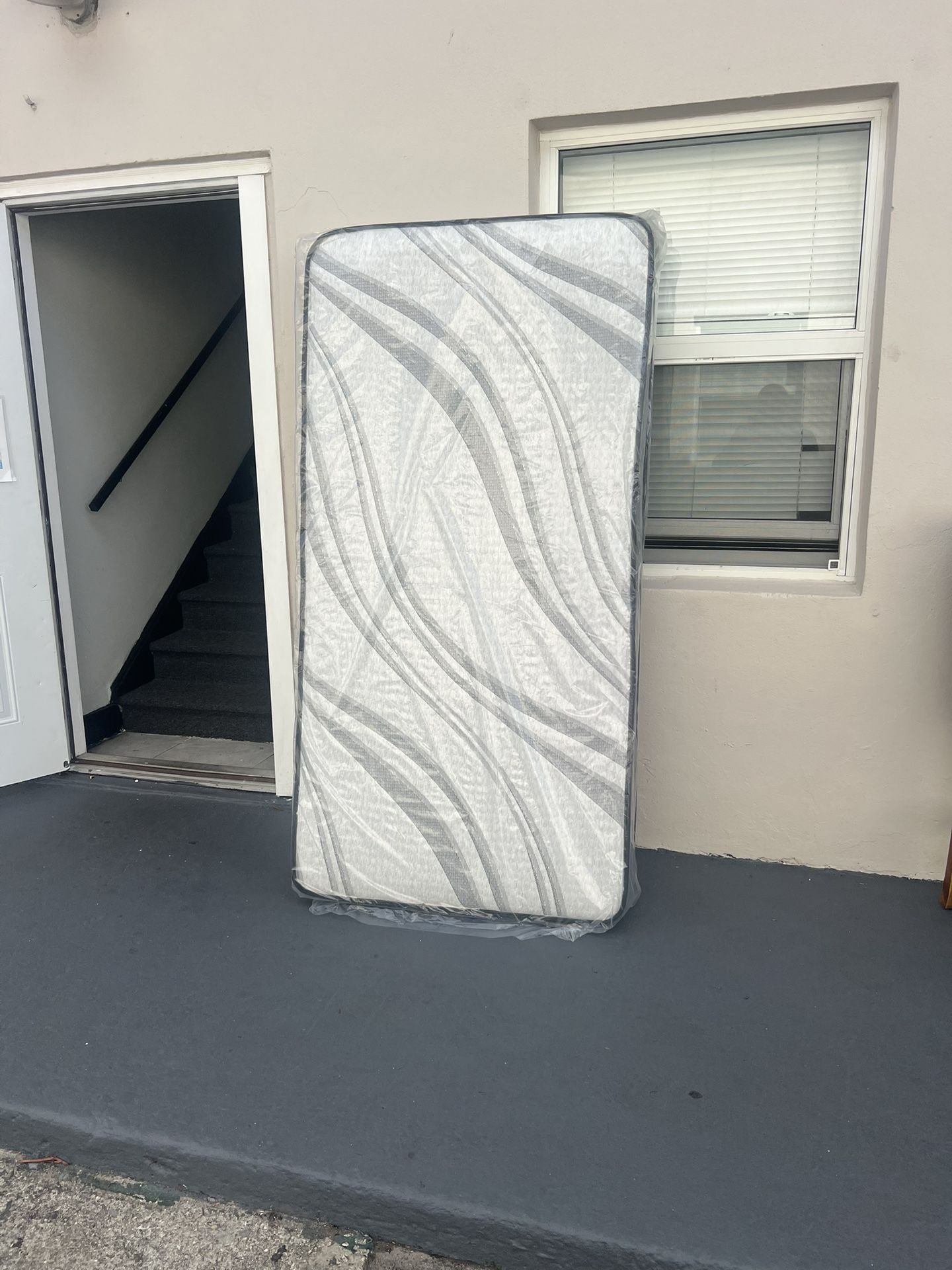   Mattresses: twin, full , queen regular ,  Colchon Nuevo Colchones plush or pillow top available cama bed mattress 