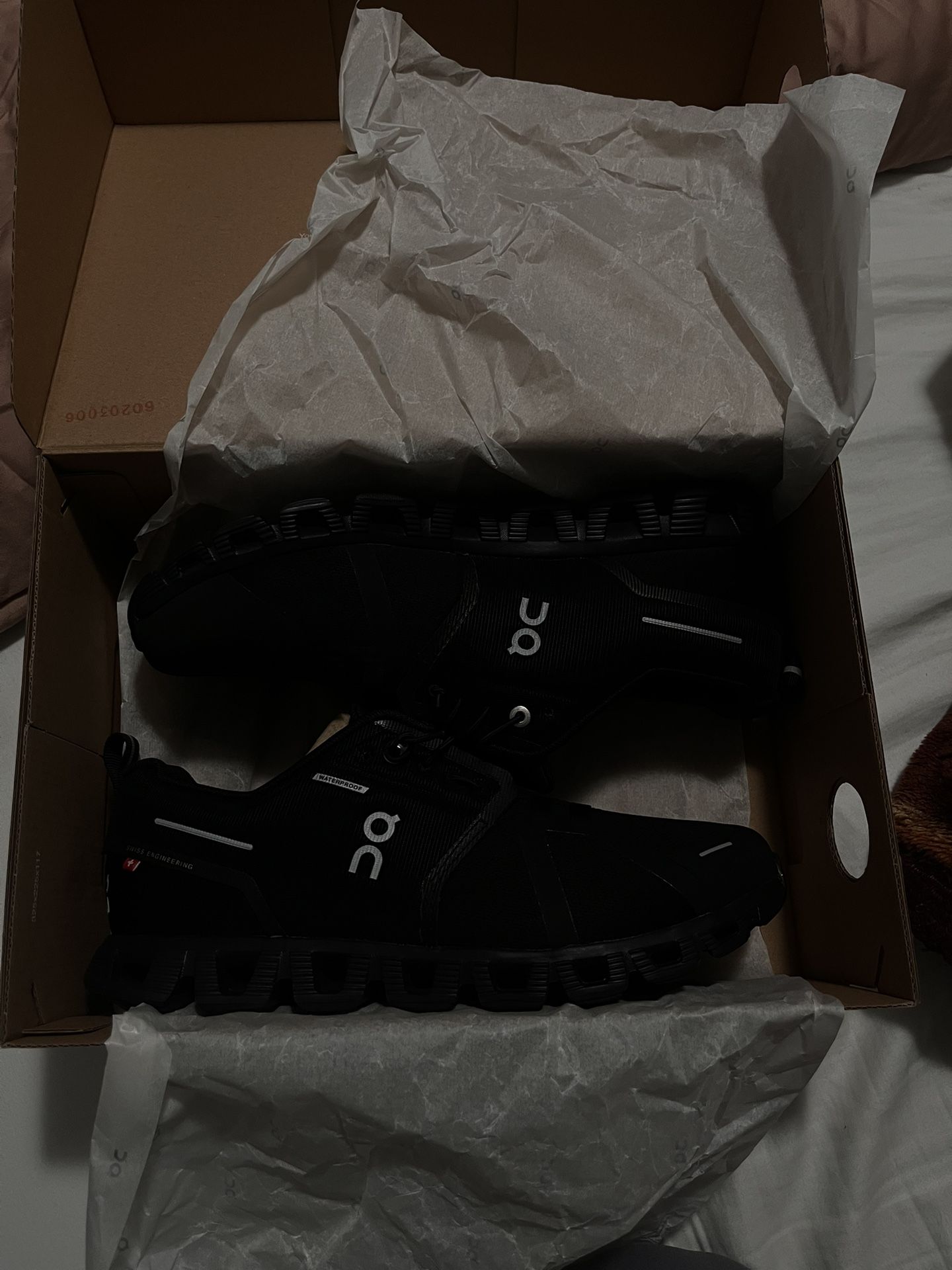 Mens Size 9 OnCloud shoe Brand new.