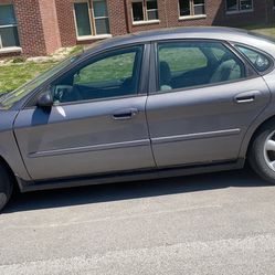 2004 Ford Taurus