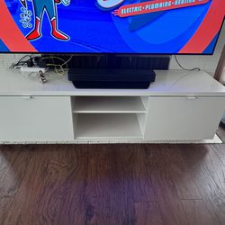 White Glossing Tv Stand