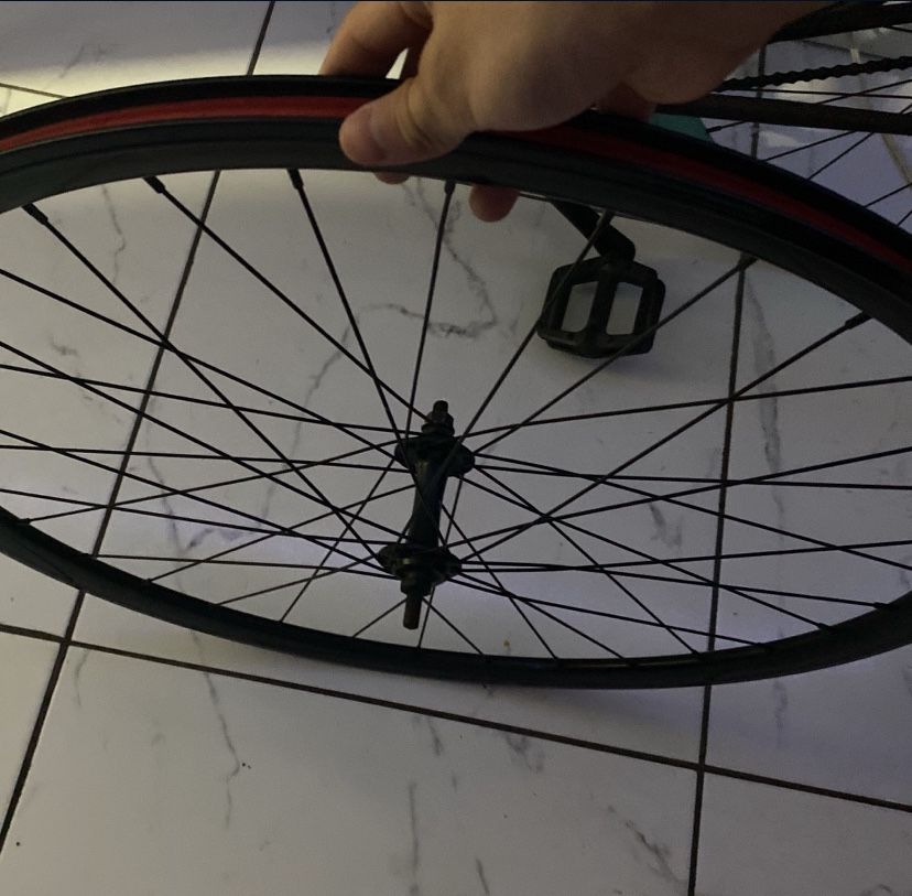 selling this bike for 30$!!( Good Conditions) that Im not using, for replacement parts or for personal use.