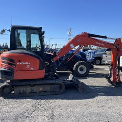Kubota Excavator With Cab And Thumb