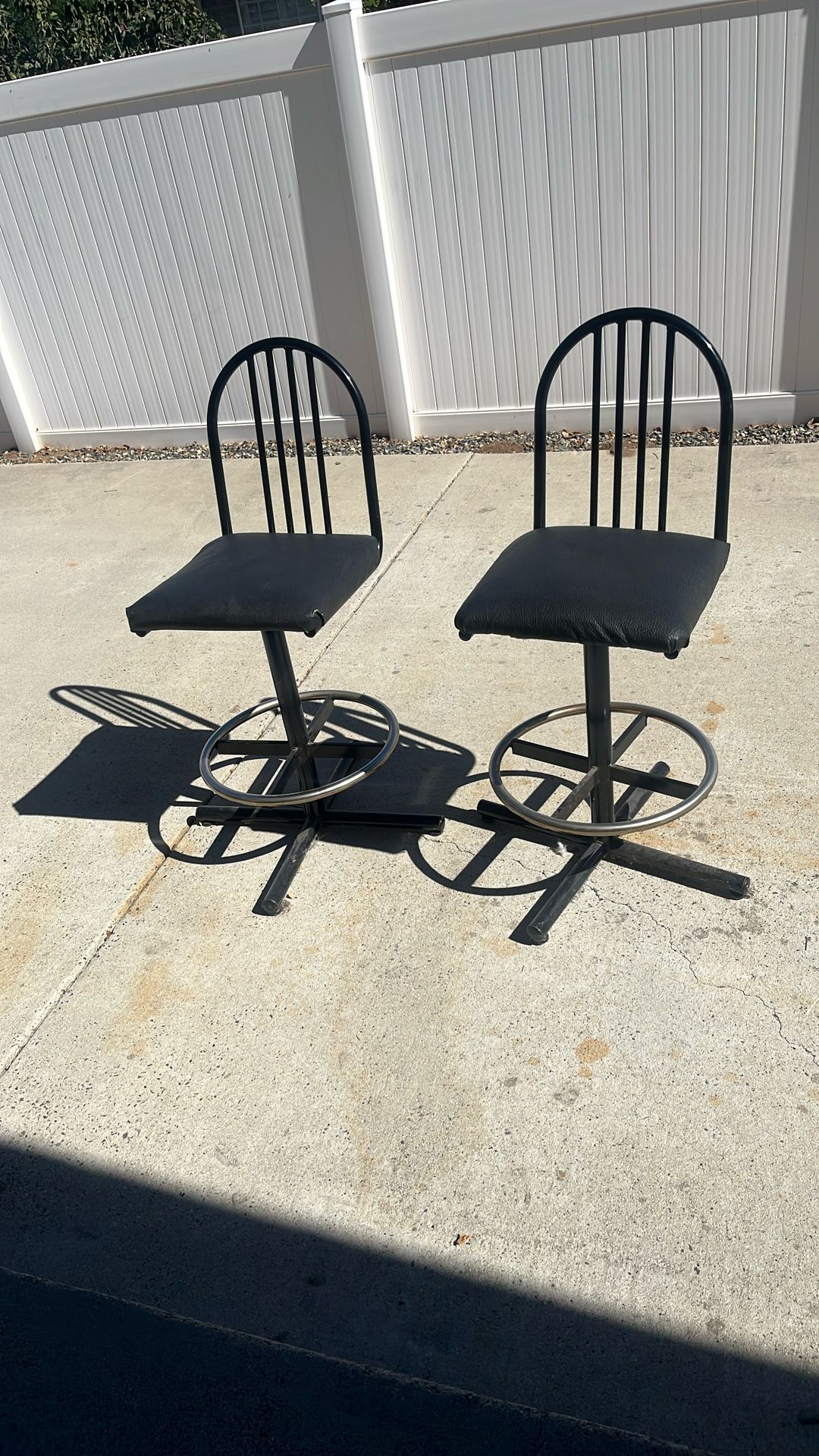 2 Swivel Bar Chairs