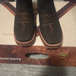 Lightly Used Bayo Boots Size 8.5