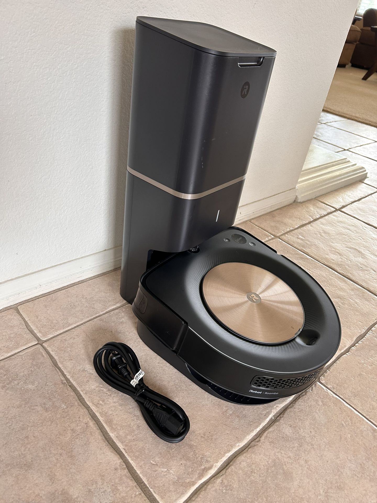 Roomba S9 + Self Emptying Vacuum Cleaner iRobot.