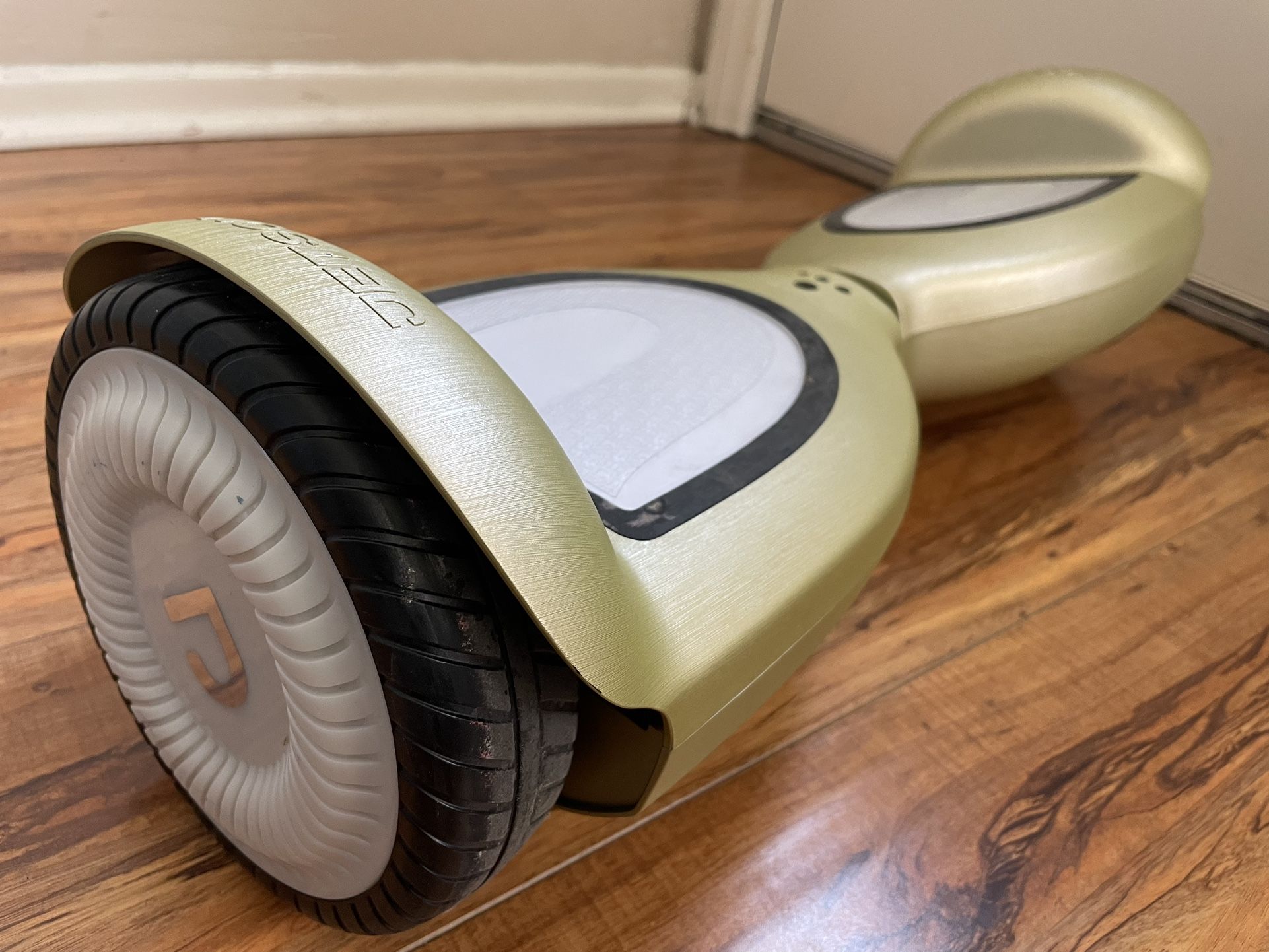 Jetson Mojo Dynamic Sound Hoverboard