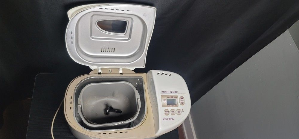 West Bend Automatic Bread And Dough Maker Model 41052