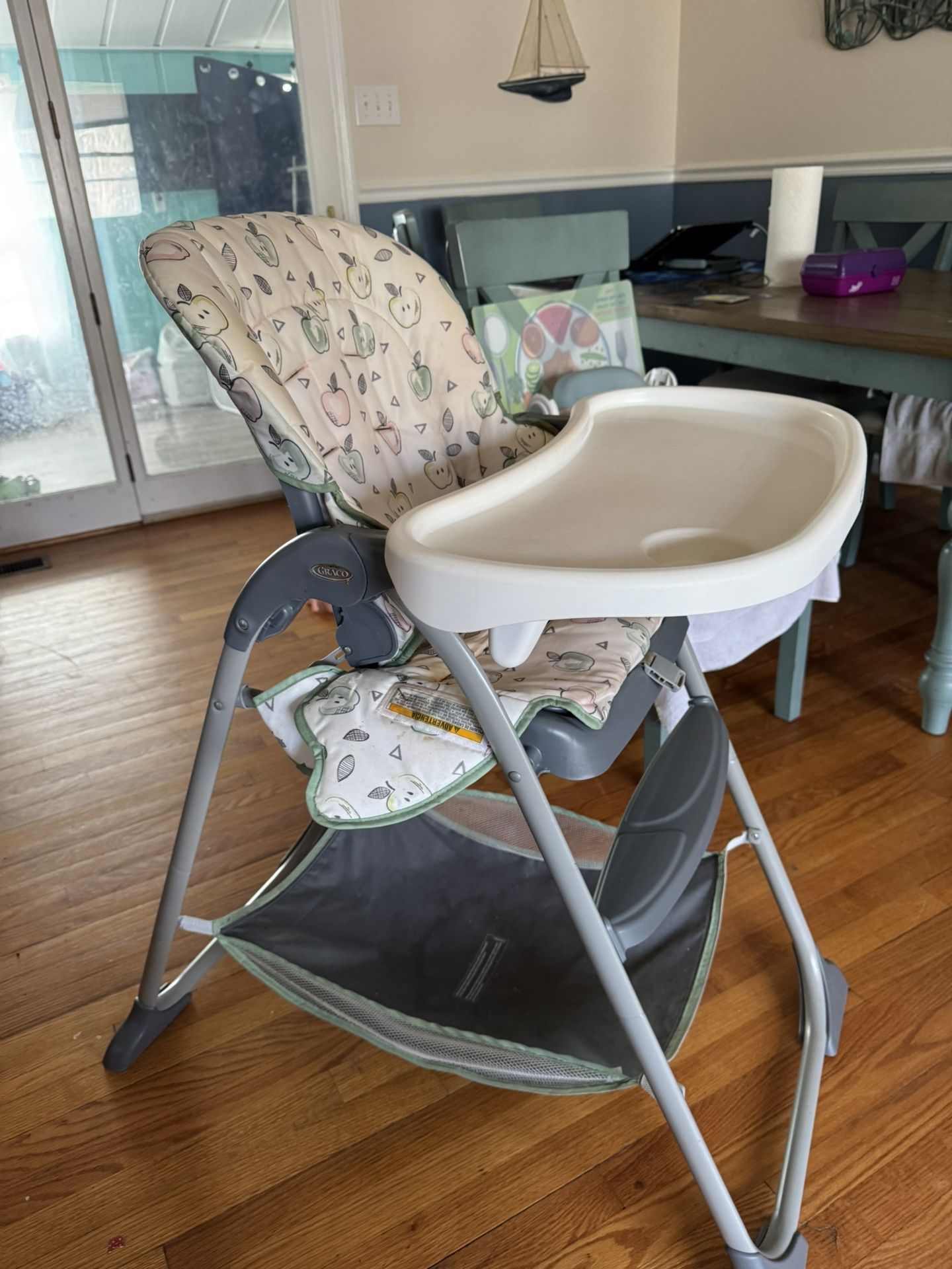 Collapsible high chair