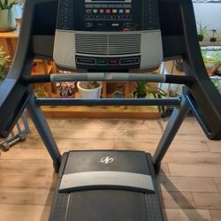 Nordic Track C700 Treadmill