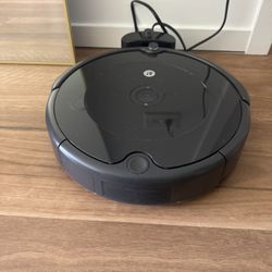 Roomba 692 Robot Vacuum (LIKE NEW)